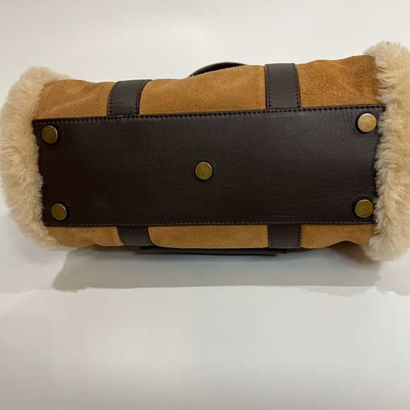 UGG SMALL BARREL DUFFEL BAG CREAM SUEDE LEATHER - Picture 6 of 8